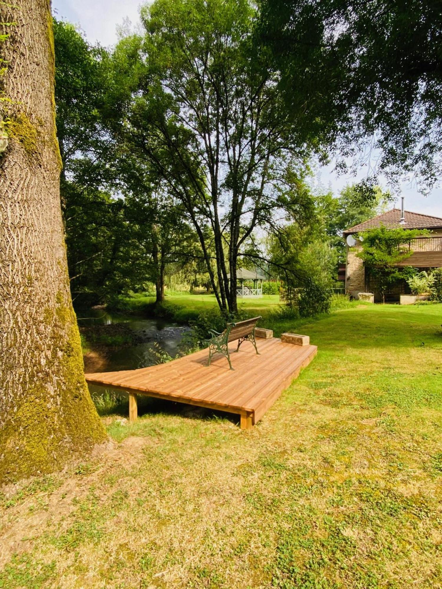 Bed and Breakfast Moulin Du Fontcourt Chasseneuil-sur-Bonnieure Exteriér fotografie