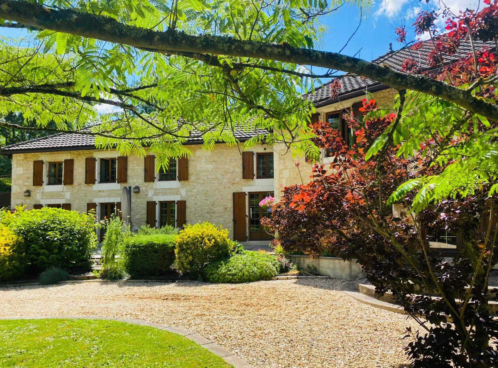 Bed and Breakfast Moulin Du Fontcourt Chasseneuil-sur-Bonnieure Exteriér fotografie