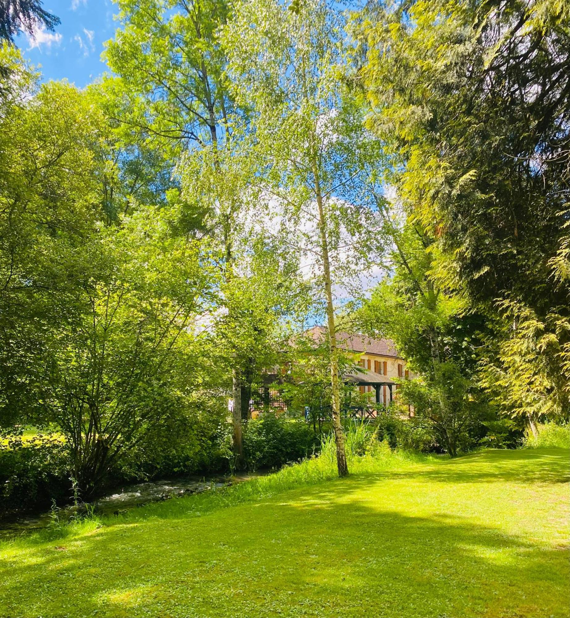 Bed and Breakfast Moulin Du Fontcourt Chasseneuil-sur-Bonnieure Exteriér fotografie