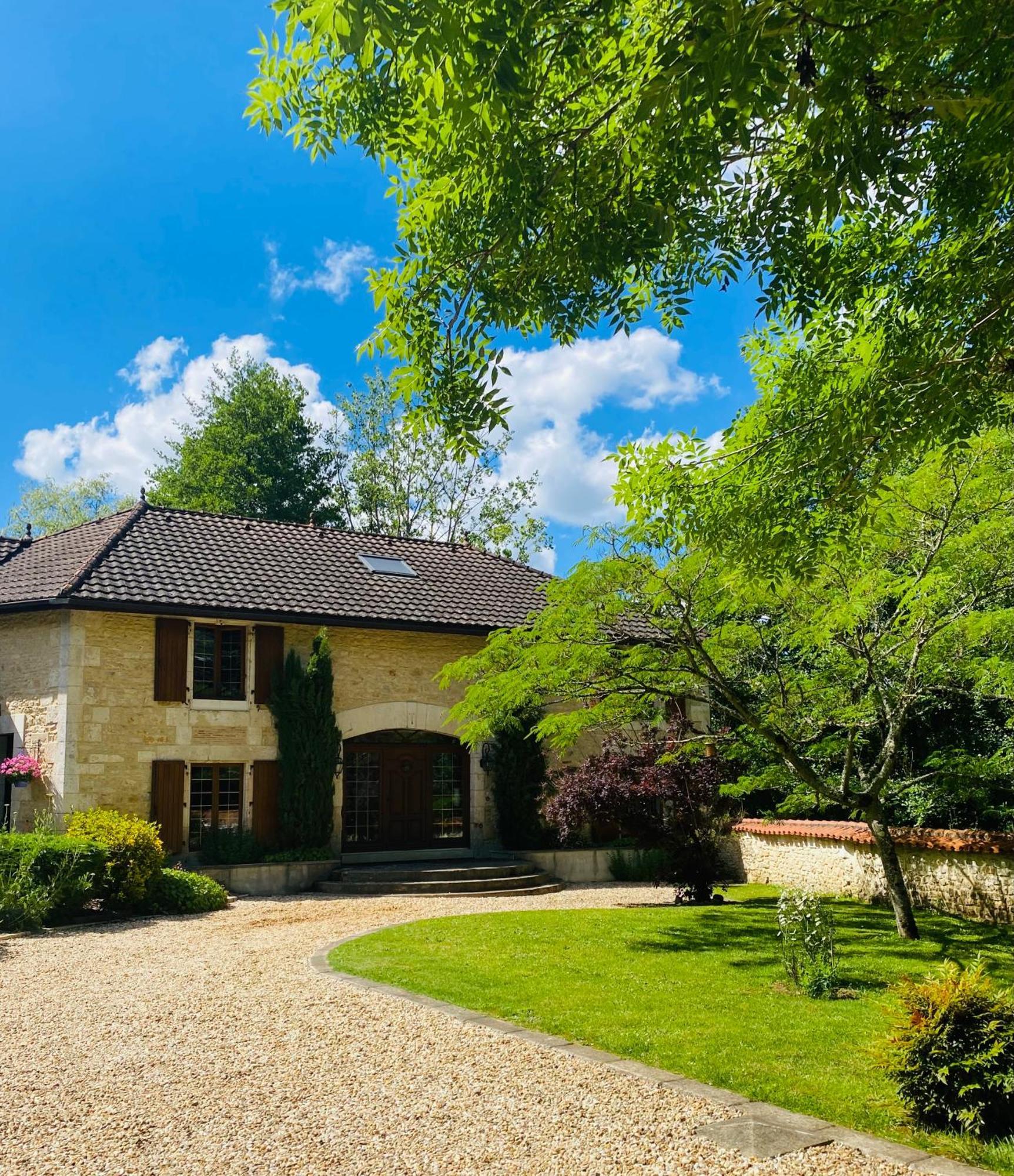 Bed and Breakfast Moulin Du Fontcourt Chasseneuil-sur-Bonnieure Exteriér fotografie